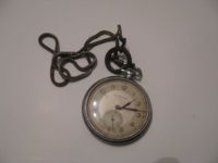 Senovinis laikrodis su grandinėle